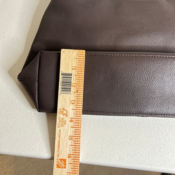 Liz Claiborne Shoulder Bag Chocolate Brown Silver Hardware Adjustable Strap - Picture 8 of 9